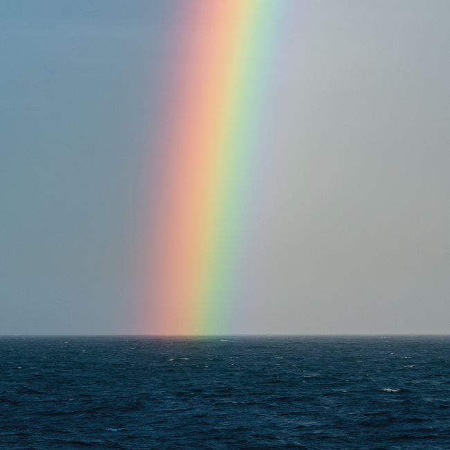 Photo mer arc-en-ciel